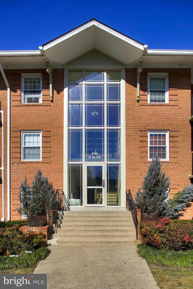 3330 Spring Ln unit D20, Baileys Crossroads, VA 22041 - photo 4