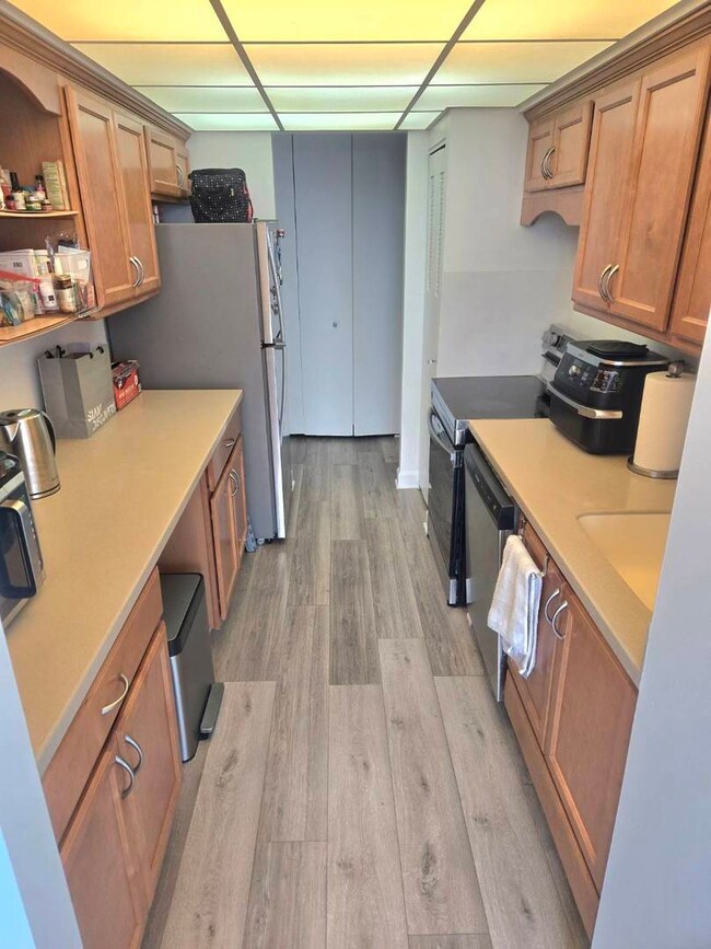 Towers of Triumvera unit 2D, Glenview, IL 60025 - photo 4