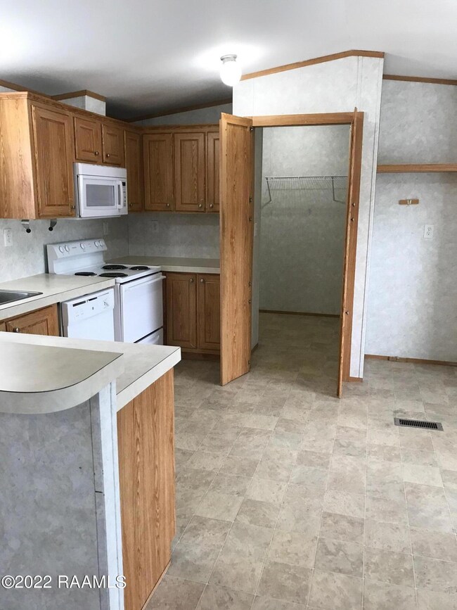 224 Blanco Dr, Youngsville, LA 70592 - photo 7