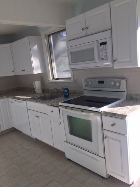 4 Ann St unit first floor, Westerly, RI 02891 - photo 2