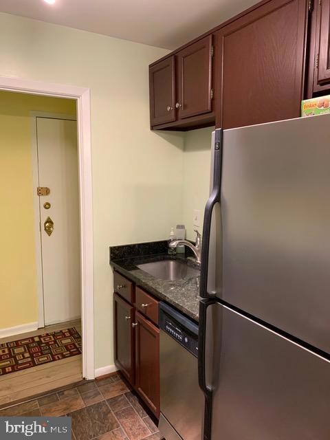 3890 Lyndhurst Dr unit 203, Fairfax, VA 22031 - photo 5