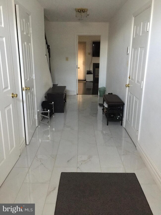 9205 Vanfleet Ct, Laurel, MD 20708 - photo 2