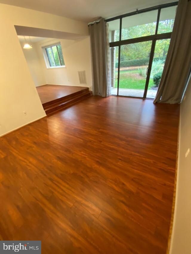 1621 Parkcrest Cir unit 100, Reston, VA 20190 - photo 7