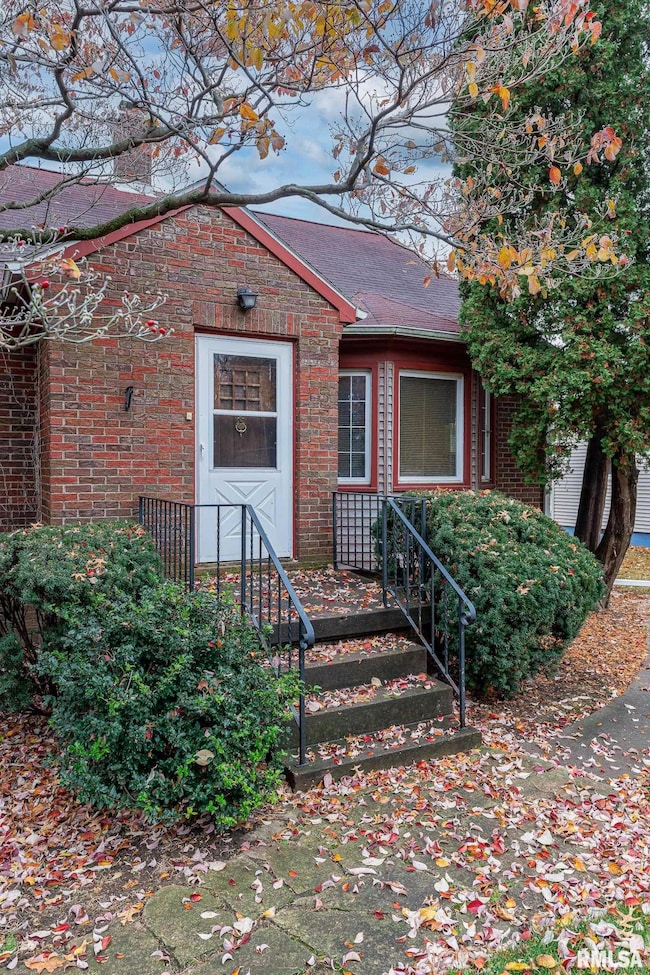 1517 W Kimberly Rd, Davenport, IA 52806 - photo 2