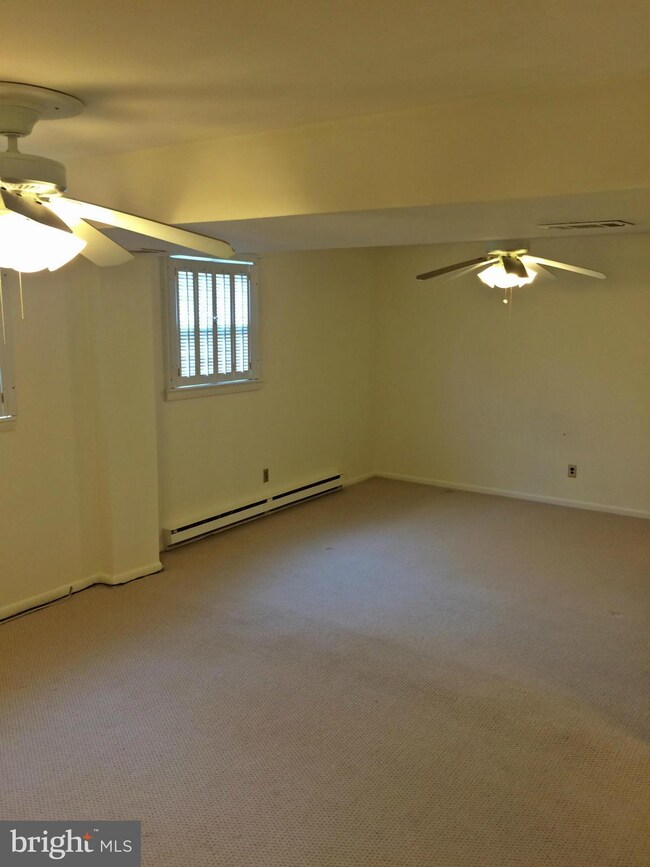 1426 Shady Glen Dr, District Heights, MD 20747 - photo 5