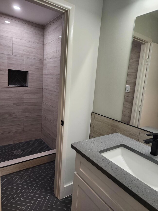 515 Hill St, Grand Prairie, TX 75050 - photo 5