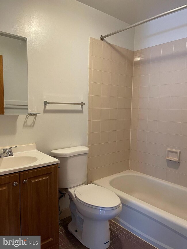 514 W Queen Ln unit 3, Philadelphia, PA 19144 - photo 7