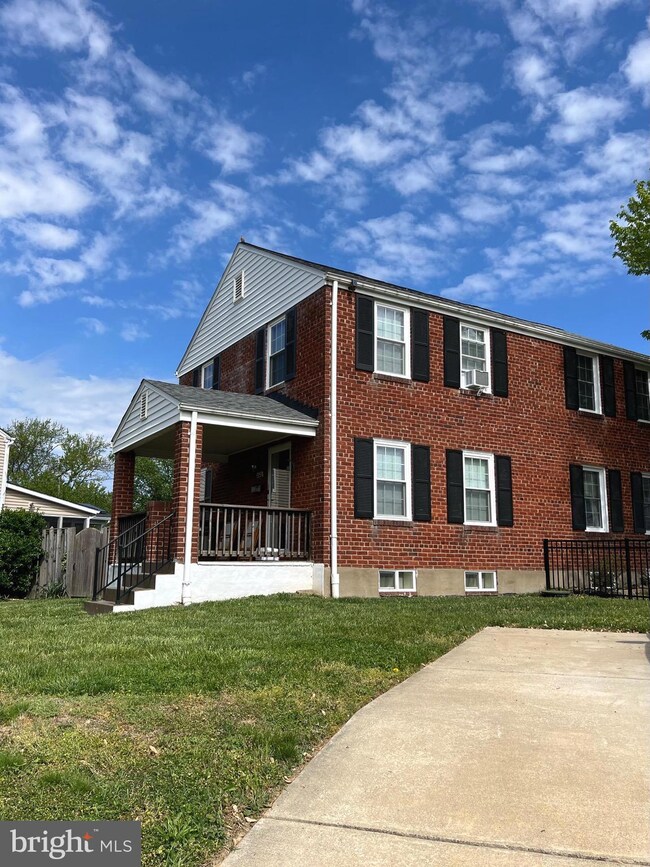 2600 Farmington Dr, Alexandria, VA 22303 - photo 2