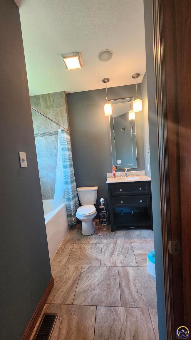 5321 SW Timber Ridge Ln, Topeka, KS 66610 - photo 4