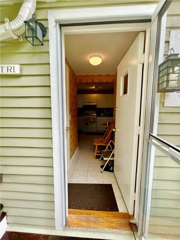 5 Whitwell Place unit A, Newport, RI 02840 - photo 4