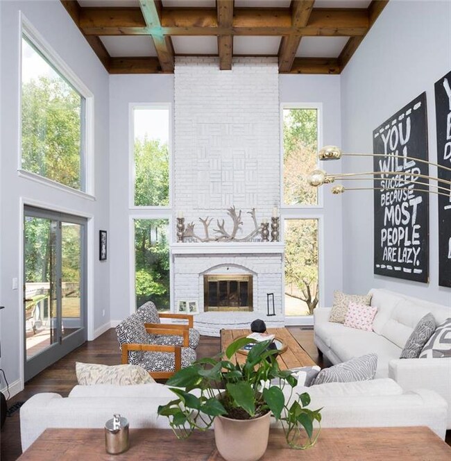 Living Room - Check out those ceilings!