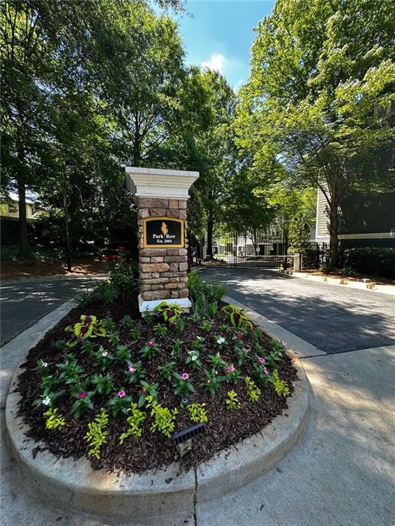 Entrance gate on Schuyler Ave.Grant Park