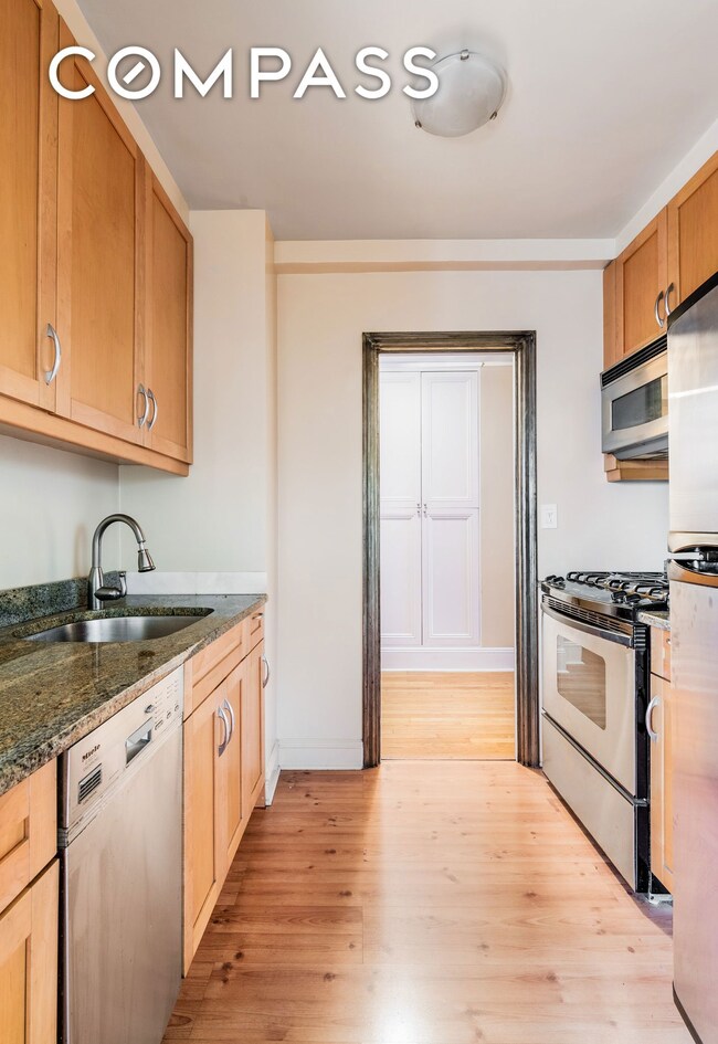433 W 34th St unit 7A, New York, NY 10001 - photo 6