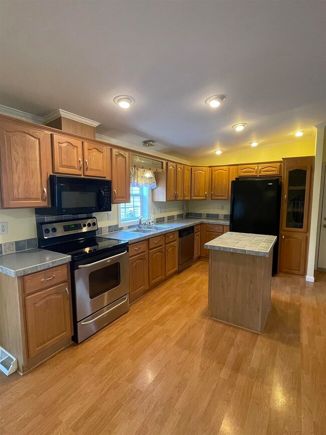 3 Temple Dr, Rochester, NH 03868 - photo 2