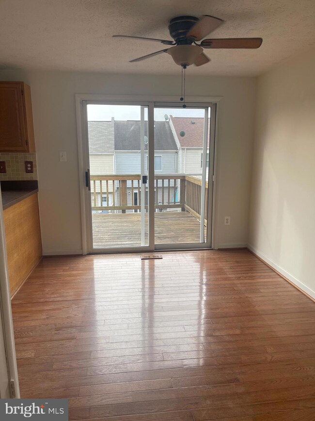 19033 Partridge Wood Dr, Germantown, MD 20874 - photo 6