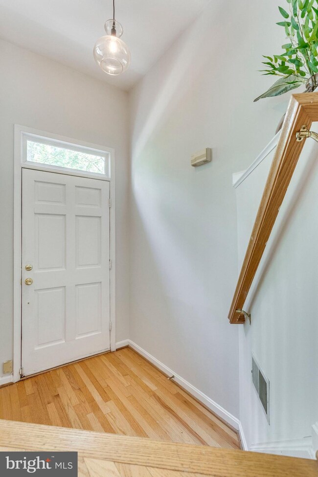 13132 Kidwell Field Rd, Herndon, VA 20171 - photo 4