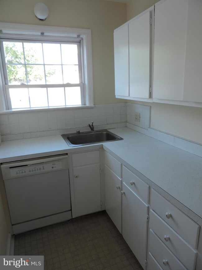 105 W Washington St unit C-1, Middleburg, VA 20117 - photo 6