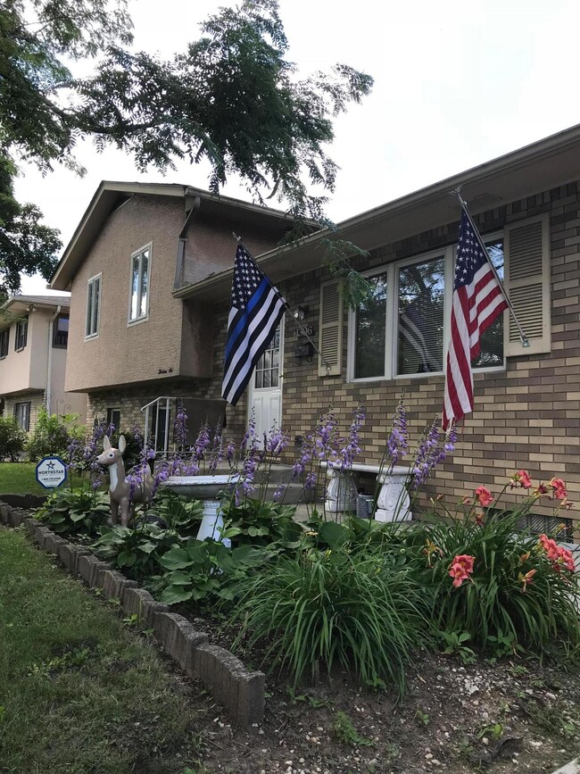 1306 Firwood Dr, Columbus, OH 43229 - photo 2