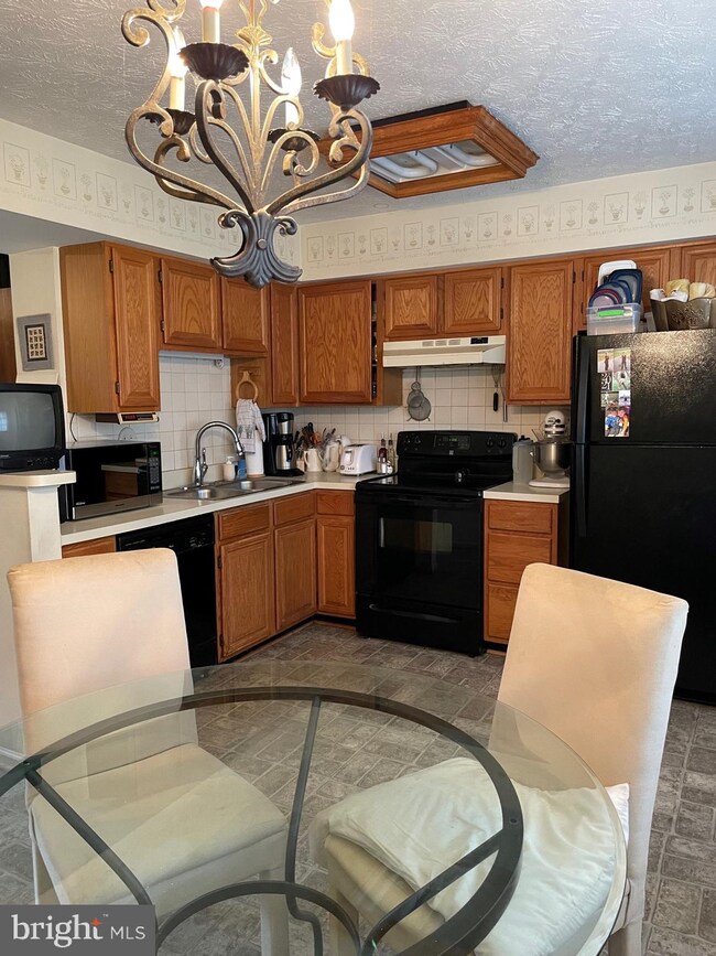 12577 Coral Grove Place, Germantown, MD 20874 - photo 4