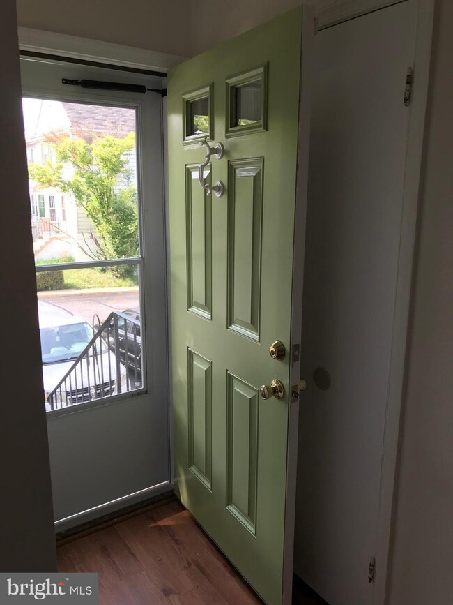 1513 Marlborough Ct, Crofton, MD 21114 - photo 2