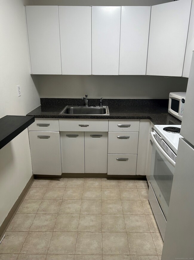University Towers unit 6E, New Haven, CT 06511 - photo 4