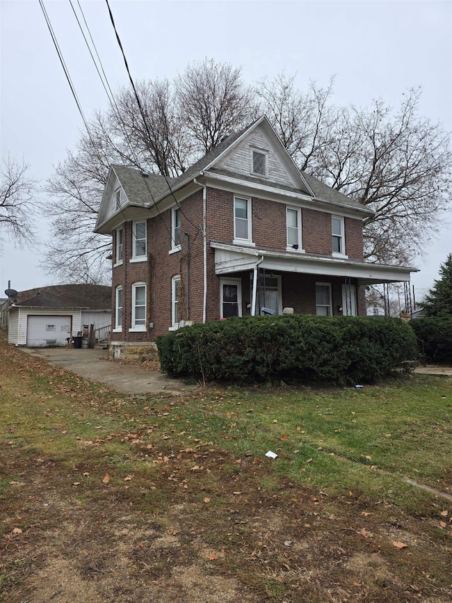 21 W Dexter St, Freeport, IL 61032 - photo 2