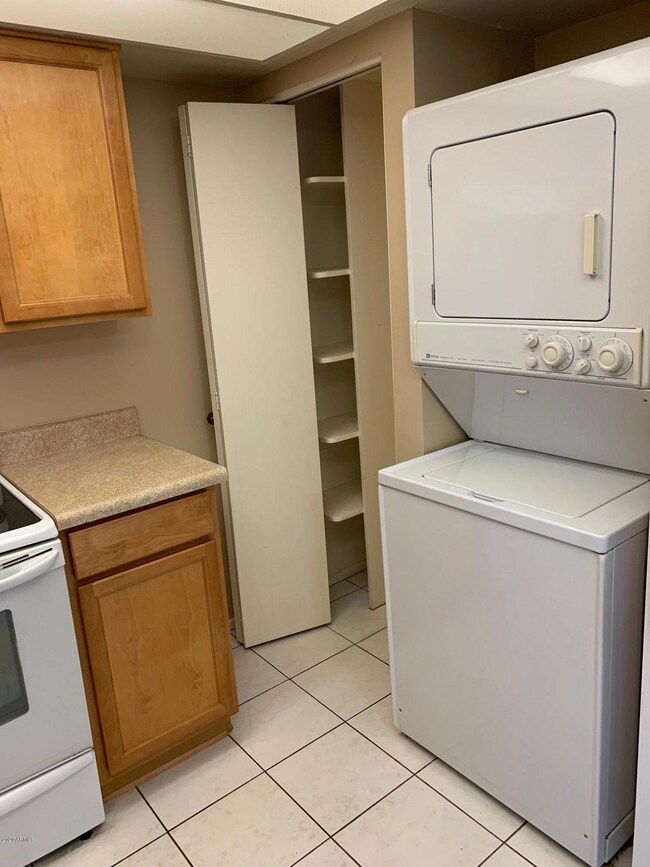 1134 E Vaughn St unit C, Tempe, AZ 85283 - photo 2