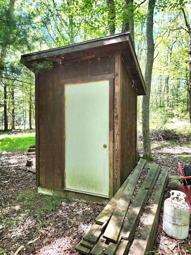 8 Oak Dr, Penn Forest Township, PA 18229 - photo 5