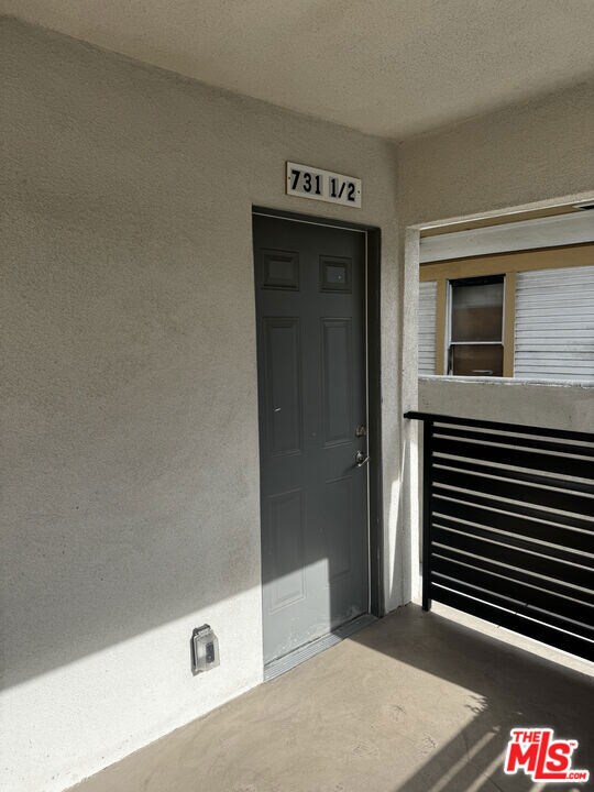 731 E 33rd St unit 1/2, Los Angeles, CA 90011 - photo 3