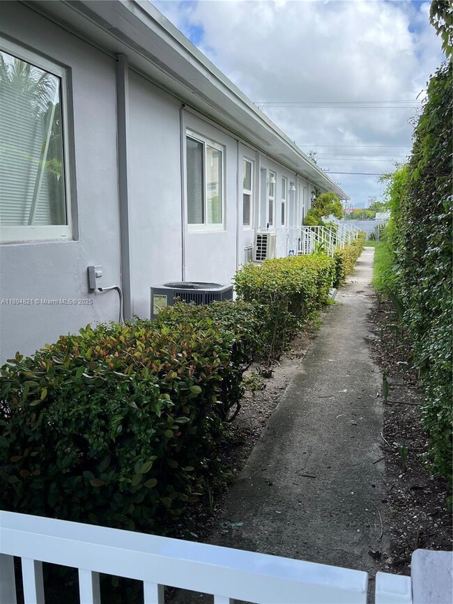 885 SW 29th Ave unit 4, Miami, FL 33135 - photo 3