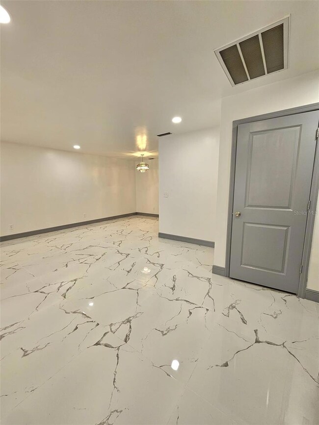 6808 Cresthill Ct, Tampa, FL 33615 - photo 5