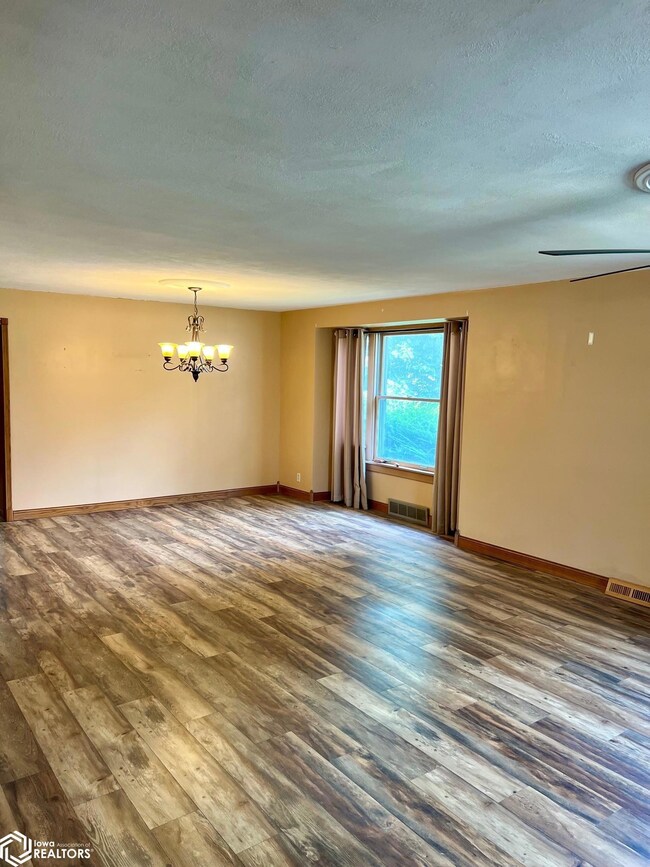 421 2nd Ave NE, Clarion, IA 50525 - photo 5