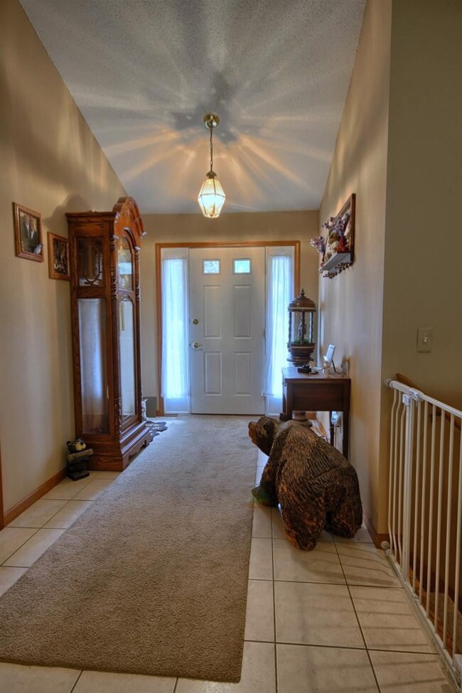 542 Rosebud Ct, Saline, MI 48176 - photo 3