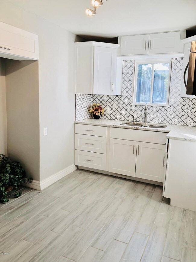 2833 N 28th St, Phoenix, AZ 85008 - photo 2