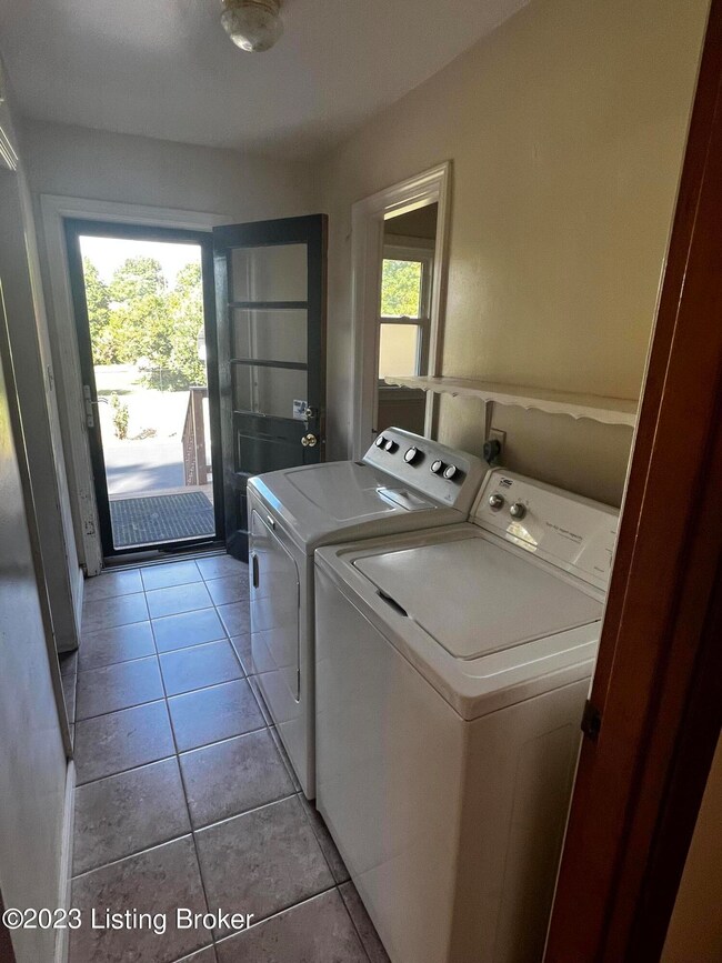 6001 Applegate Ln, Louisville, KY 40219 - photo 7