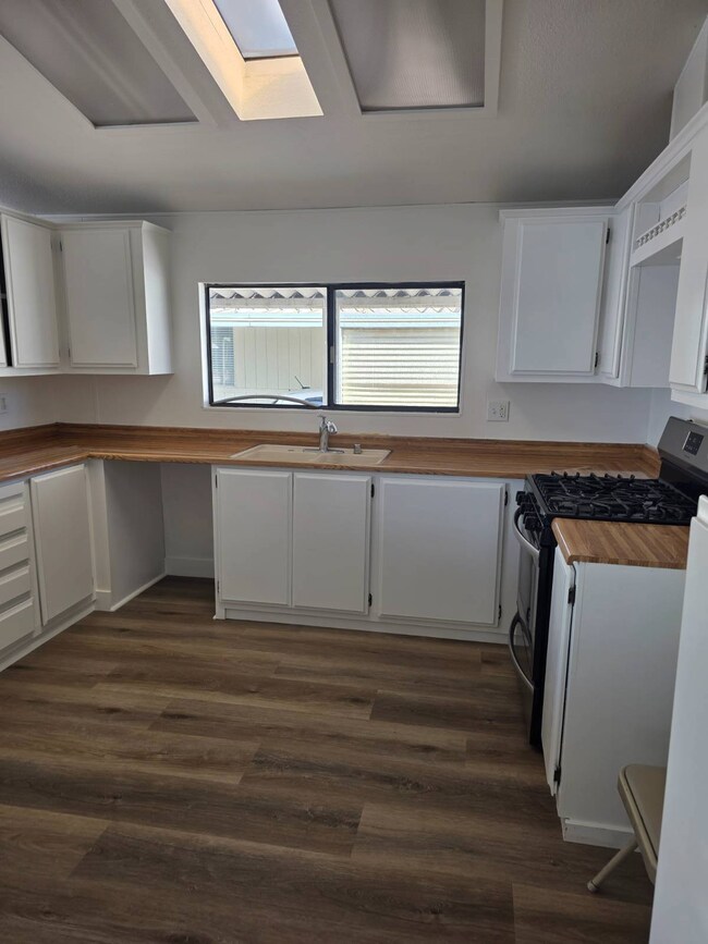 200 W San Bernardino Ave unit 3, Rialto, CA 92376 - photo 7