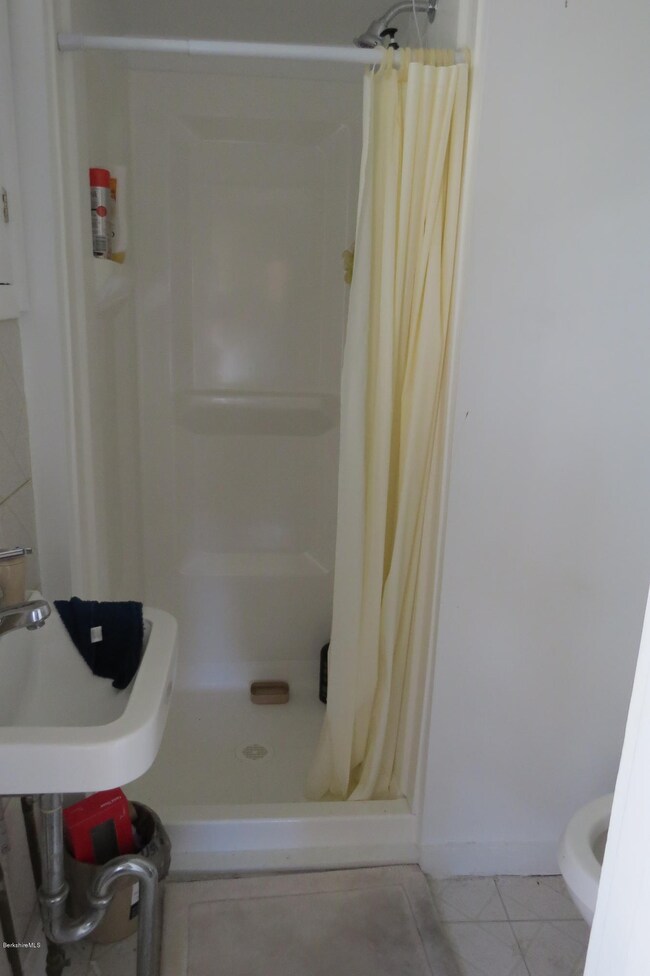 Apt 1