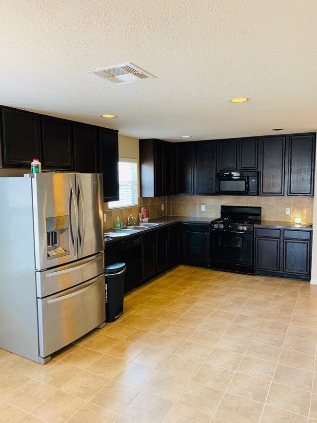 15802 Sarasam Creek Ct, Cypress, TX 77429 - photo 4