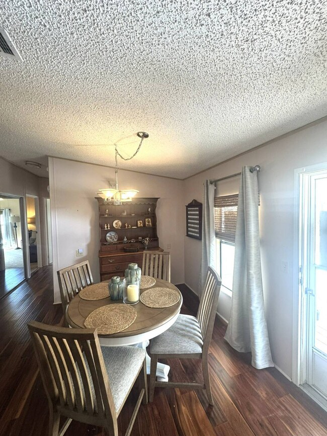 519 Lake Cir, Plant City, FL 33565 - photo 7