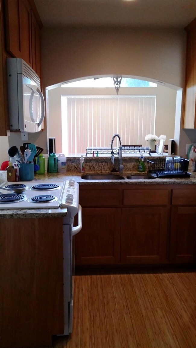 2555 Mistletoe Ct, Central Point, OR 97502 - photo 4