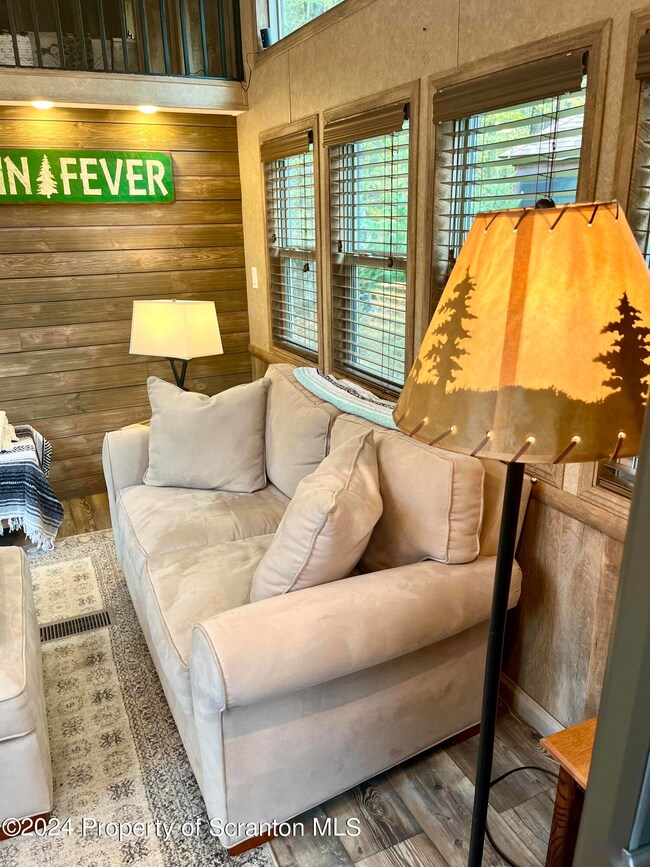 822 Goldfinch Ln unit S8-822, Covington Township, PA 18424 - photo 5