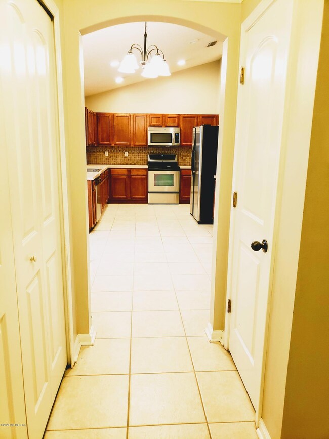 8889 SHINDLER EXTRA CLOSETS