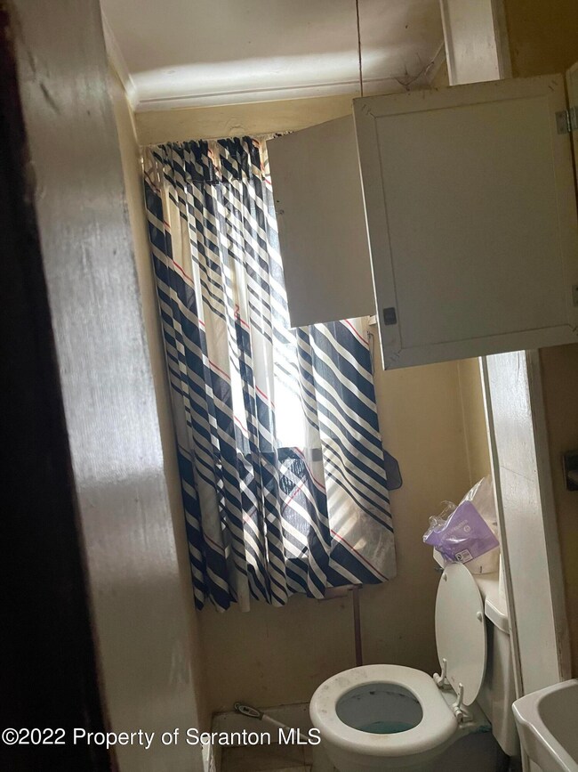 327 Spring St, Scranton, PA 18508 - photo 3