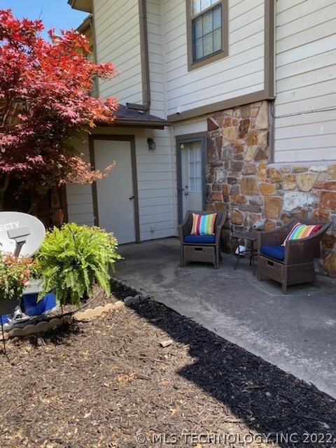 Great Enclosed Privacy Fenced Courtyard