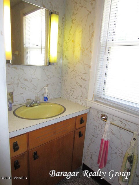 1025 Dorroll St NE, Grand Rapids, MI 49505 - photo 2