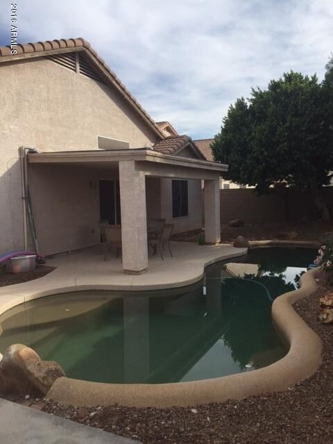 Entertainers Back Yard