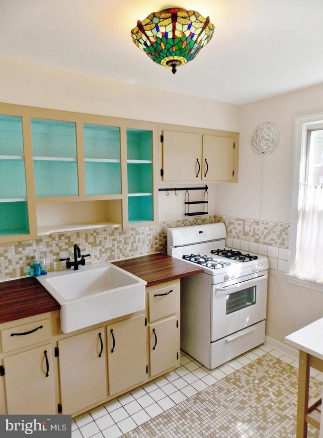 1103 Belle View Blvd unit A2, Alexandria, VA 22307 - photo 2