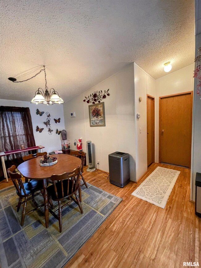 69 Pinewood Estate, Chillicothe, IL 61523 - photo 6