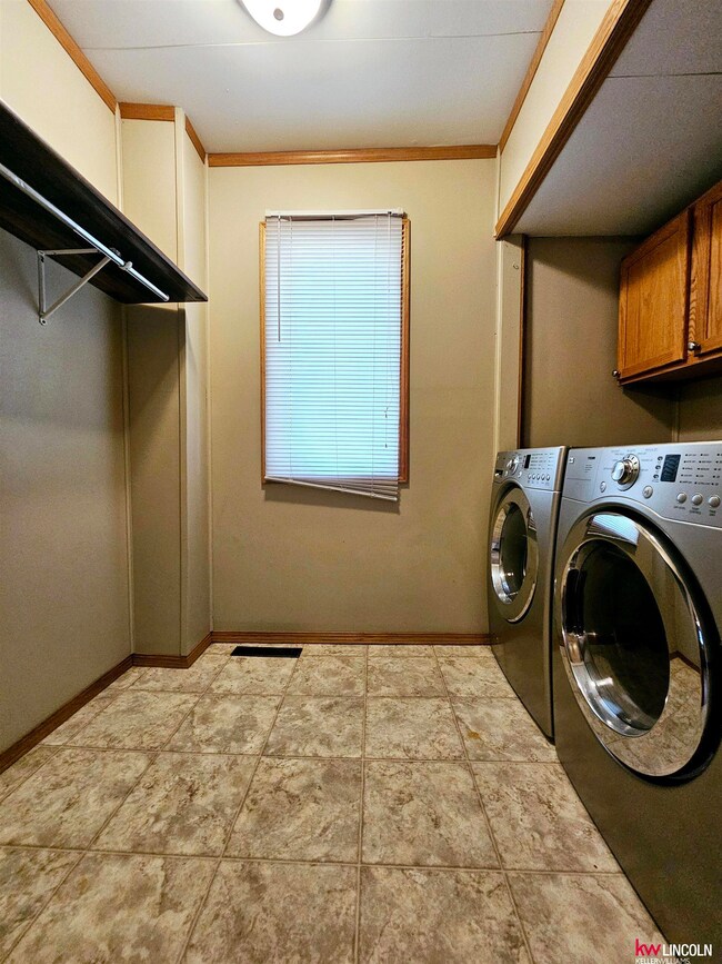 509 E Forrest St, Sutton, NE 68979 - photo 3