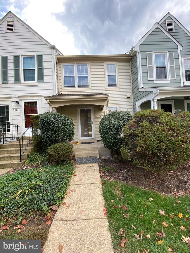 6374 Chimney Wood Ct, Alexandria, VA 22306 - photo 2